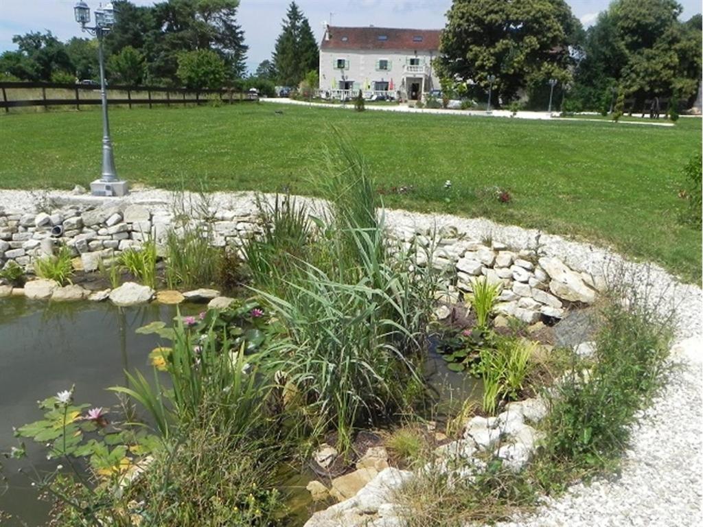 Le Petit Domaine De Bois Avril Hotell Étais-la-Sauvin Exteriör bild