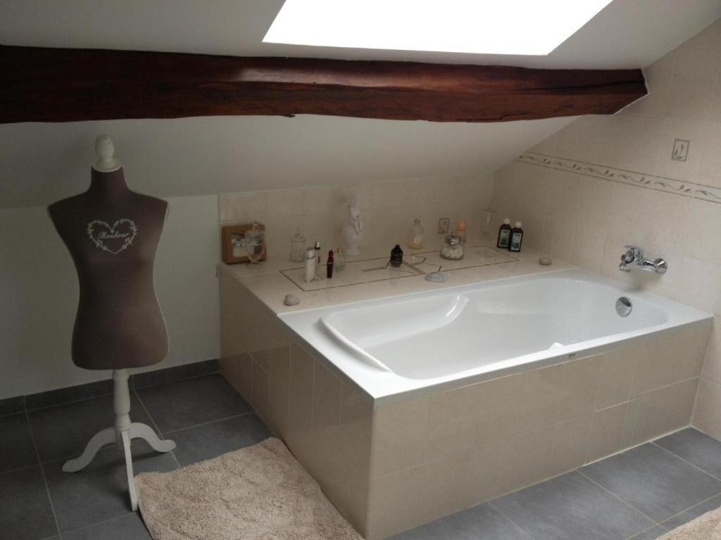 Le Petit Domaine De Bois Avril Hotell Étais-la-Sauvin Rum bild